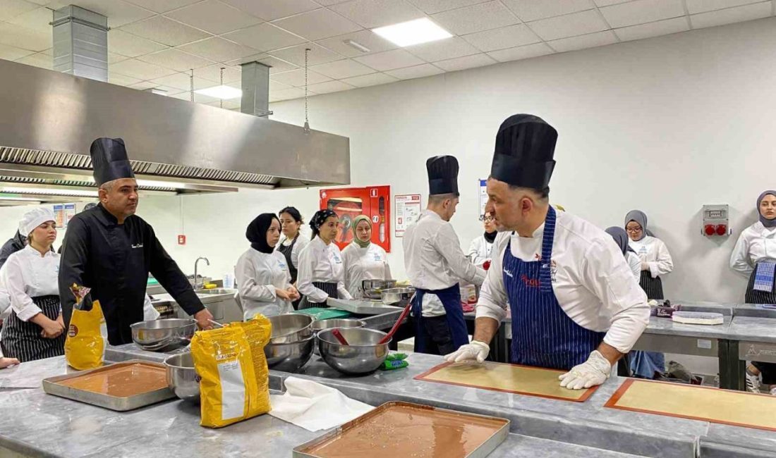 Şefler lezzet sırlarını öğrencilerle paylaştı Pastacılık alanında görev yapan danışman şefler, SUBÜ Sapanca Turizm MYO