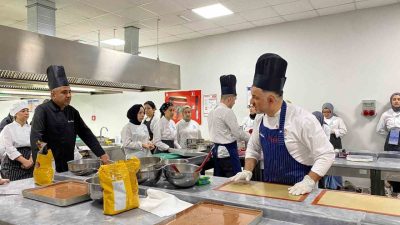 Pastacılık alanında görev yapan danışman şefler, SUBÜ Sapanca Turizm MYO