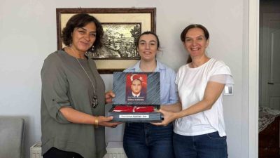 DÜZCE(İHA) – Şehit Polis memuru Gökhan Elbistan’ın kızı Ele Elbistan’a