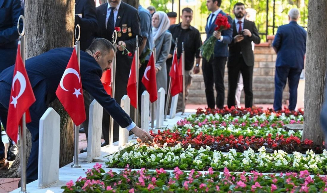 Kocaeli’de Namazgâh ve Polis Şehitliğinde hüzünlü bayram yaşandı. Ziyarette dualar