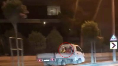 Sakarya’da kaydedilen bir trafik ihlali pes dedirtti. Ters şeride girerek