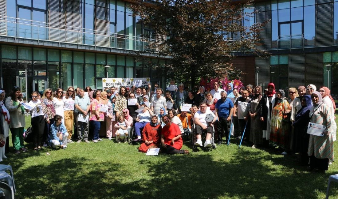 SGM öğrencilerinin karne sevinci: Engelsiz hobi atölyelerinde büyük heyecan Sakarya Büyükşehir Belediyesi SGM’de eğitim alan engelli bireyler, dönem sonunda
