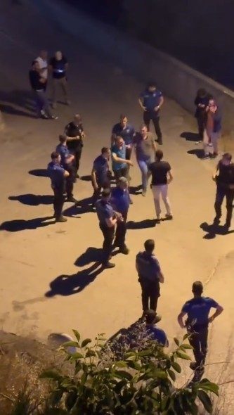 Silahlı şahıs polise direndi, teslim oldu Kocaeli’nin İzmit ilçesinde elinde tabanca ile sokakta dolaşan şüpheli, çevrede