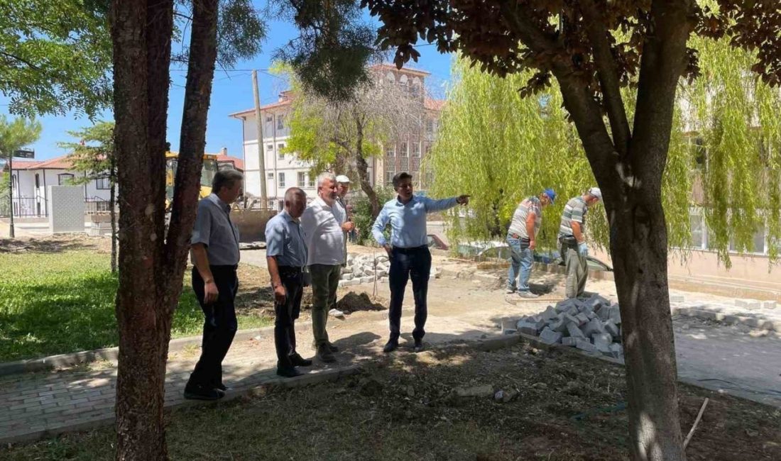 Söğütte İsmail Çetin Parkı yenileniyor Bilecik’in Söğüt ilçesinde bulunan İsmail Çetin Parkı belediye ekiplerince yenileniyor.
