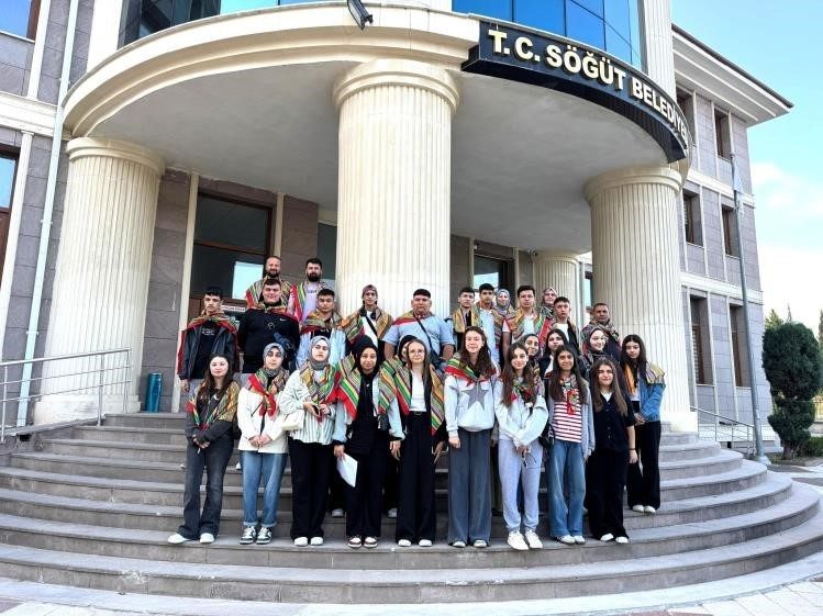 Söğüt’ten Ahlat’a “Kayı Boyunun İzinde” projesi kapsamında kültürel gezi Bilecik’in Söğüt ilçesinden Bitlis’in Ahlat ilçesine “Kayı Boyunun İzinde” projesi