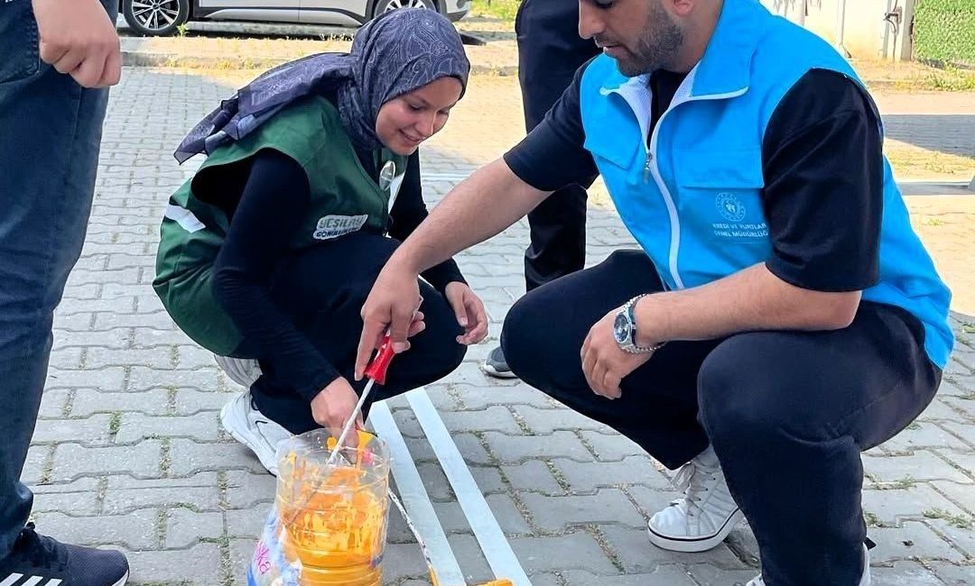 SUBÜ öğrencileri ‘Dumansız Hava Sahası’ oluşturdu SUBÜ Genç Yeşilay Topluluğu, bağımlılıkla mücadeleye dikkat çekmek gayesiyle KYK