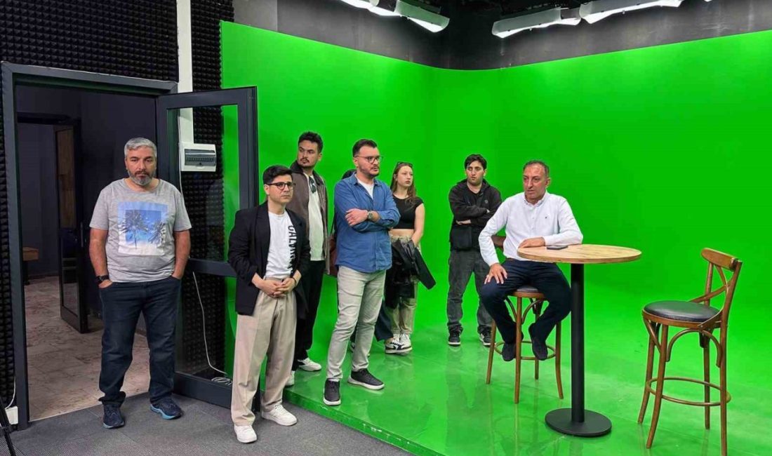 SUBÜ Stüdyoları’nı teknik gezi ile incelediler SUBÜ Sakarya MYO Basım ve Yayım Teknolojileri Programı öğrencilerinin bilgi