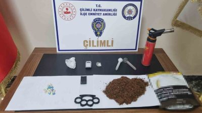 Düzce’nin Çilimli ilçesi Emniyet Müdürlüğü ekiplerinin durumundan şüphelenerek durdurduğu araçta