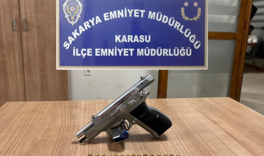 Şüphe üzerine durduruldu, üstünden ruhsatsız tabanca çıktı Sakarya’nın Karasu ilçesinde ruhsatsız silahla yakalanan şahıs, polis ekiplerince gözaltına
