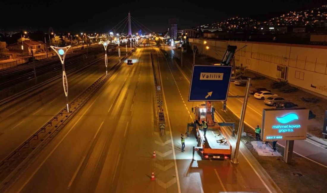 Kocaeli’de ekipler, kentin ana güzergahındaki yollara sürücülerin yönlerini daha kolay