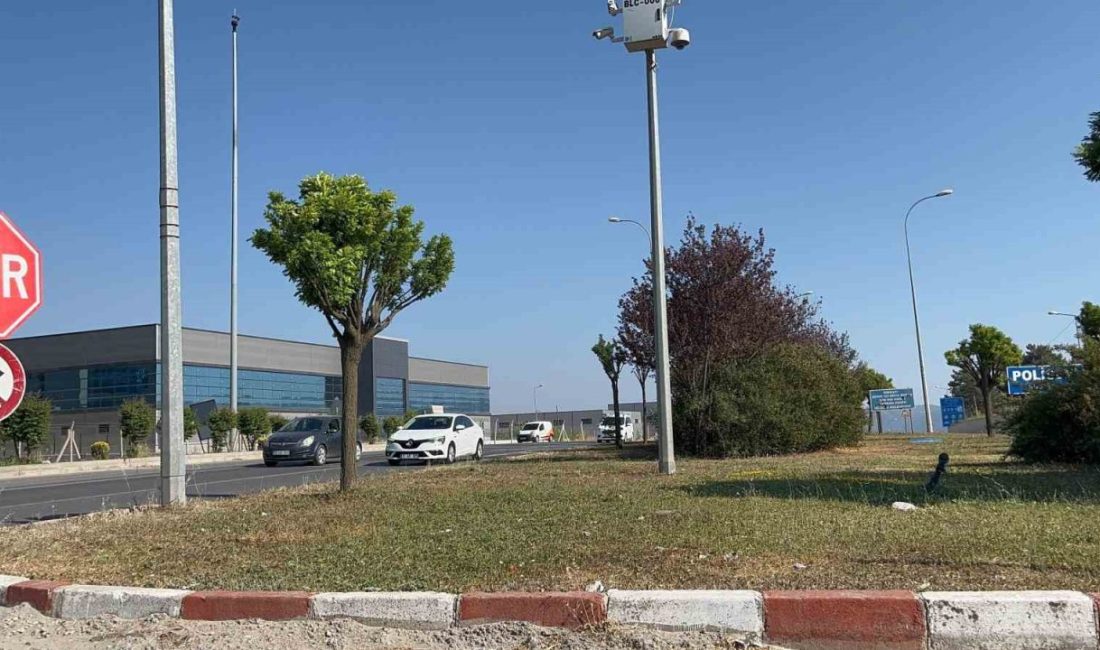 Sürücüler OSB kavşağına trafik ışığı istiyor Bilecik’te ’Kazalar Kavşağı’ olarak adlandırılan Organize Sanayi Bölgesi (OSB) kavşağına