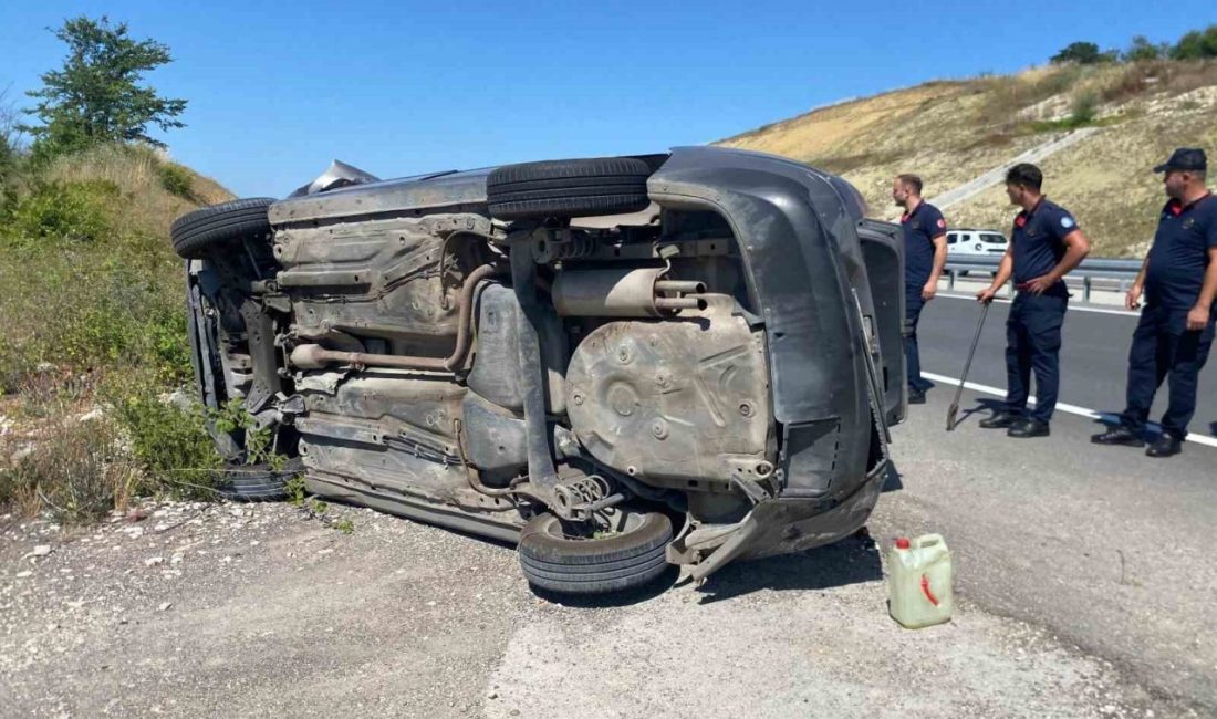 Kocaeli’nin Kandıra ilçesinde kontrolden çıkıp takla atan otomobildeki 5 kişi