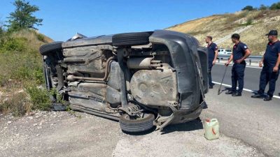 Kocaeli’nin Kandıra ilçesinde kontrolden çıkıp takla atan otomobildeki 5 kişi