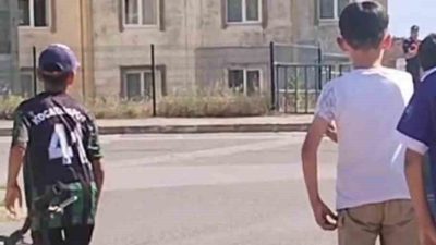 Kocaeli’nin Körfez ilçesinde tamiratı yapılan çatı, alev alev yandı. Olay,