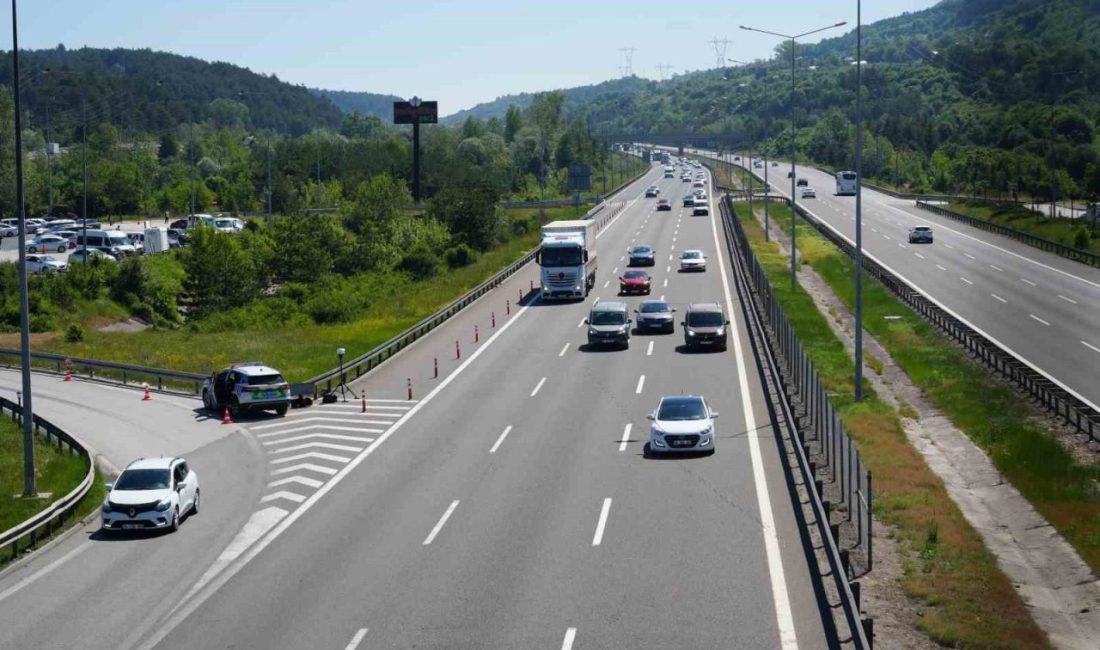 Tatilcilerin dönüş yolculuğu başladı: Bolu geçişinde akıcı yoğunluk Kurban Bayramı tatilinin son gününde tatilcilerin dönüş yolculuğu başladı. TEM