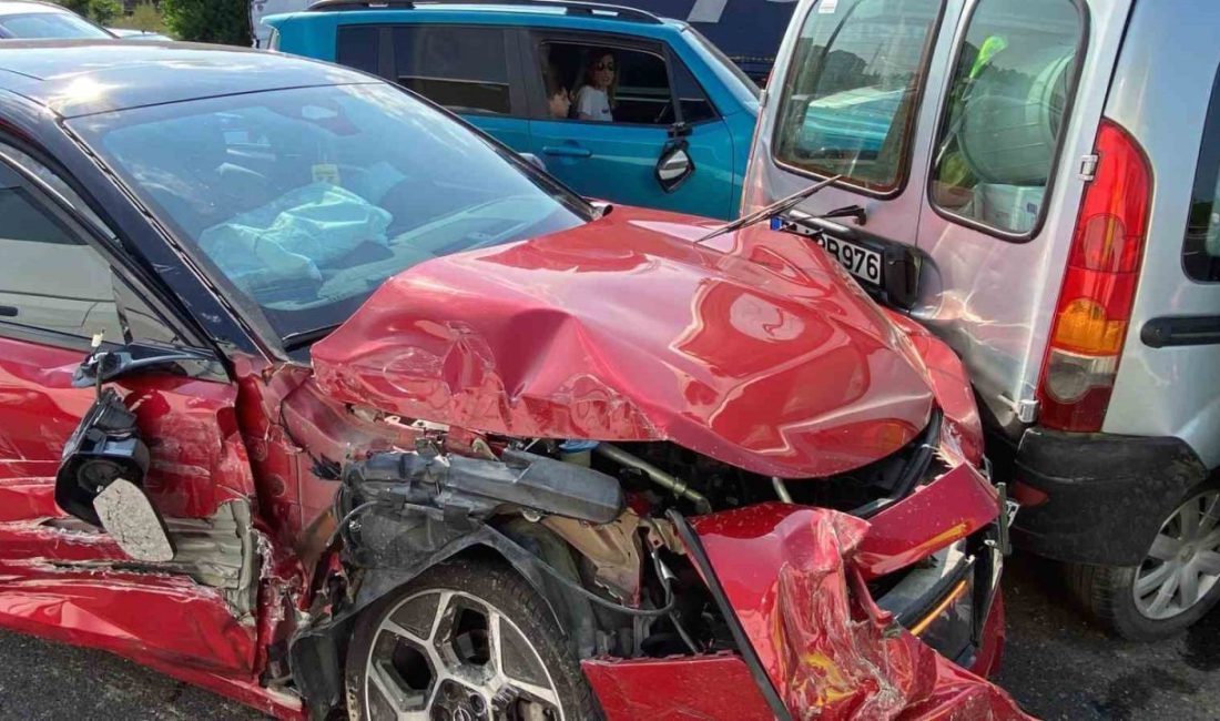 TEM Otoyolu’nda 8 araç birbirine girdiği kazada kimsenin burnu kanamadı Kocaeli TEM Otoyolu’da 8 aracın karıştığı zincirleme trafik kazasında kimsenin