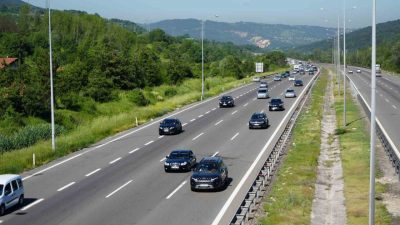 Kurban Bayramı tatilini memleketlerinde geçirmek için vatandaşlar yola çıkarken, TEM
