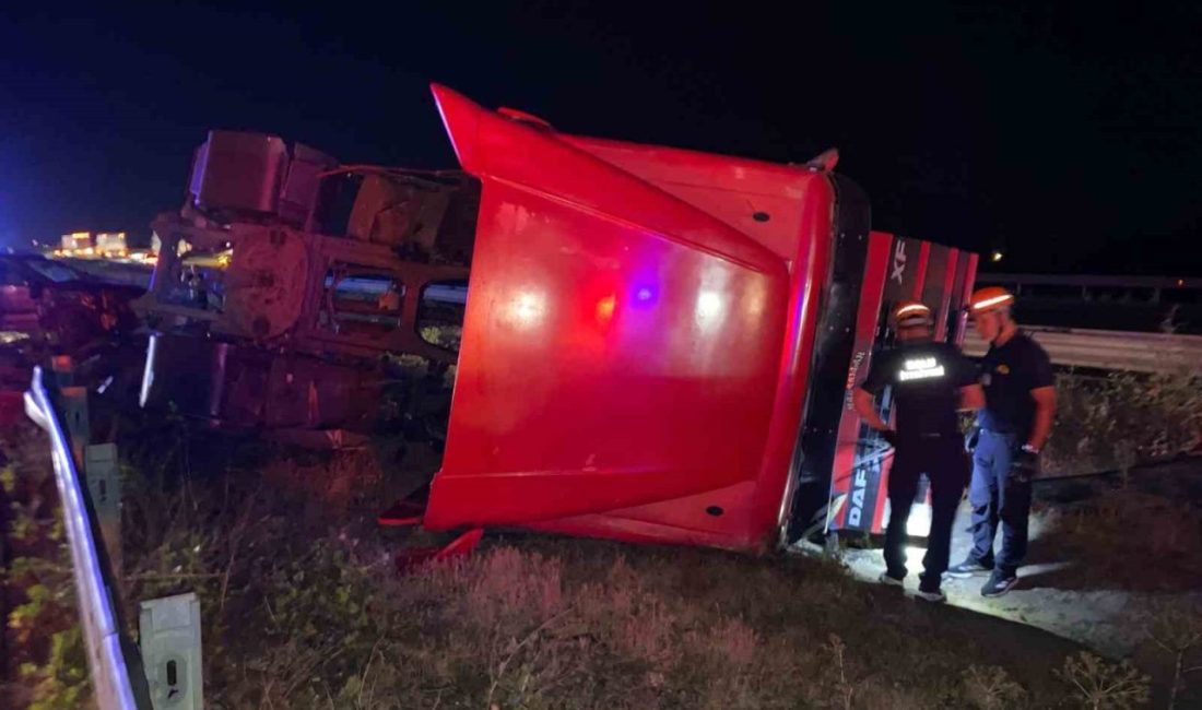 TEM Otoyolu’nda cip ile çarpışan tır, orta refüje devrildi: 2 yaralı Bolu TEM Otoyolu’nda cip ile çarpışan tır, orta refüje devrildi.