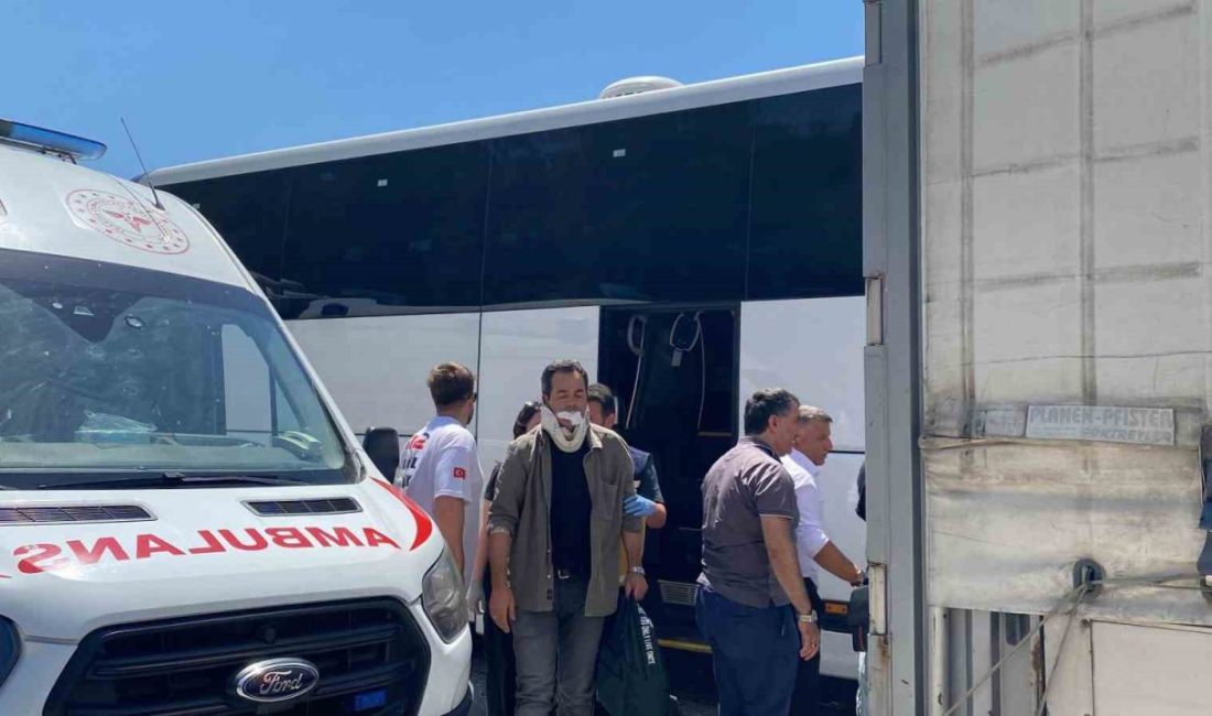 TEM’de 2 tır ve yolcu otobüsü kazaya karıştı: 1’i ağır 3 yaralı TEM Otoyolu’nun Kocaeli geçişinde 2 tır ve yolcu otobüsünün karıştığı