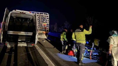 TEM Otoyolu’nun Bolu geçişinde yolcu minibüsüyle tüp yüklü kamyonun çarpışması