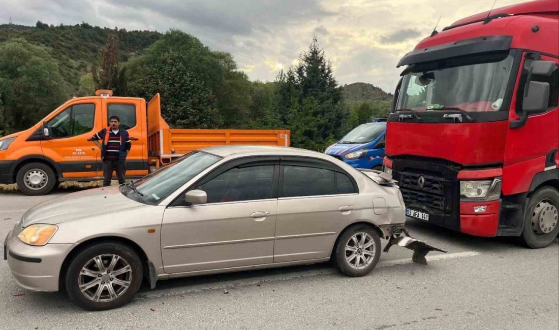 Bilecik’te tırın otomobile arkadan çarpması sonucu meydana gelen trafik kazasında