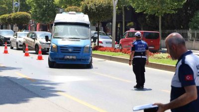 Sakarya Büyükşehir Belediyesi ekipleri, hava mevsim normallerinin üzerine çıkmasıyla birlikte