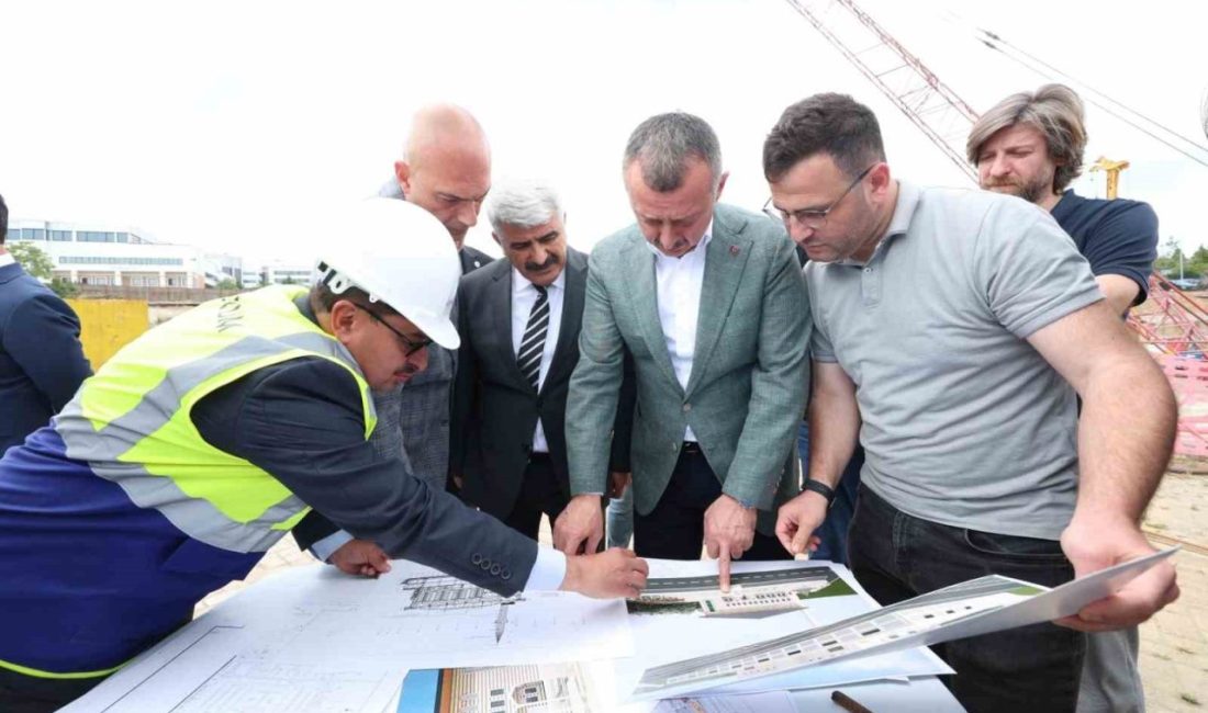 Umuttepe’ye dev cami: Aynı anda 5 bin kişi ibadet edebilecek Kocaeli Üniversitesi Umuttepe Kampüsü’nde 20 bin metrekarelik alan üzerinde hayata