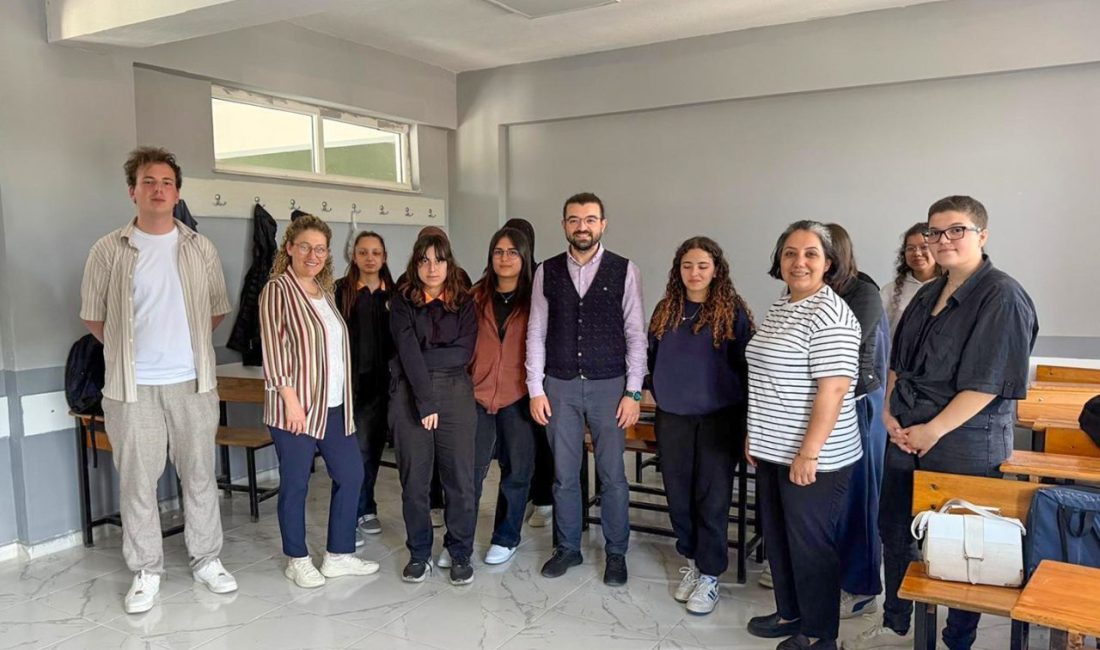 Üniversite adayları Kaynarca S.S. MYO’yu tanıdı SUBÜ Kaynarca S.S. MYO tarafından üniversite sınavına hazırlanan öğrencilere yönelik