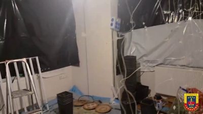 Sakarya’nın Serdivan ilçesinde evin bir odasını iklimlendirme sistemi donatarak uyuşturucu