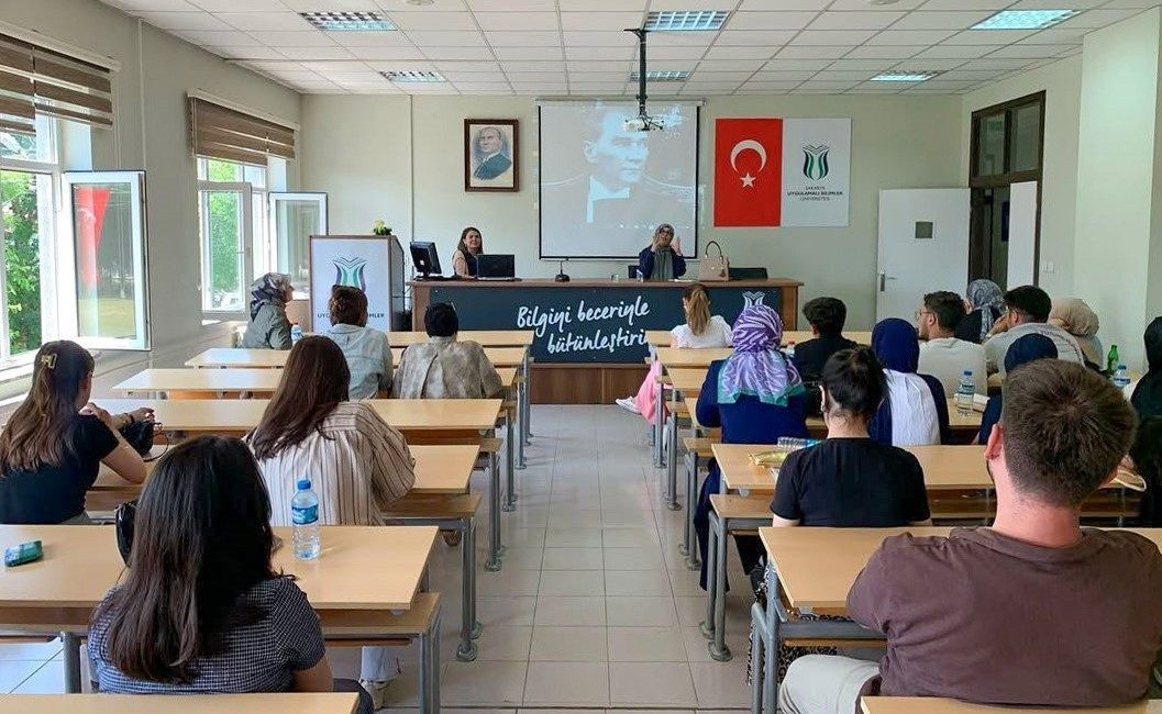 Uzman isimler mesleki deneyimlerini aktardı SUBÜ Sağlıklı ve Hareketli Yaşam Topluluğu, mesleğe yönelik düzenlediği konferanslar