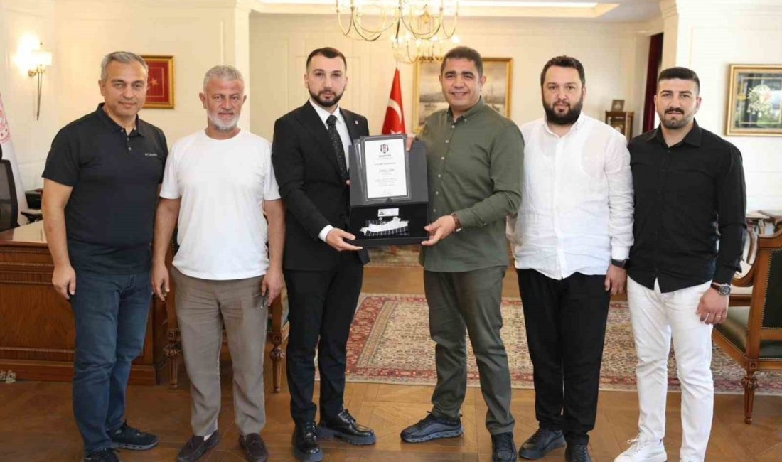 Vali Selçuk Aslan, Beşiktaş kongre üyesi oldu 1903 Düzce Beşiktaşlılar Derneği Başkanı Ömer Faruk Kubilay ve dernek
