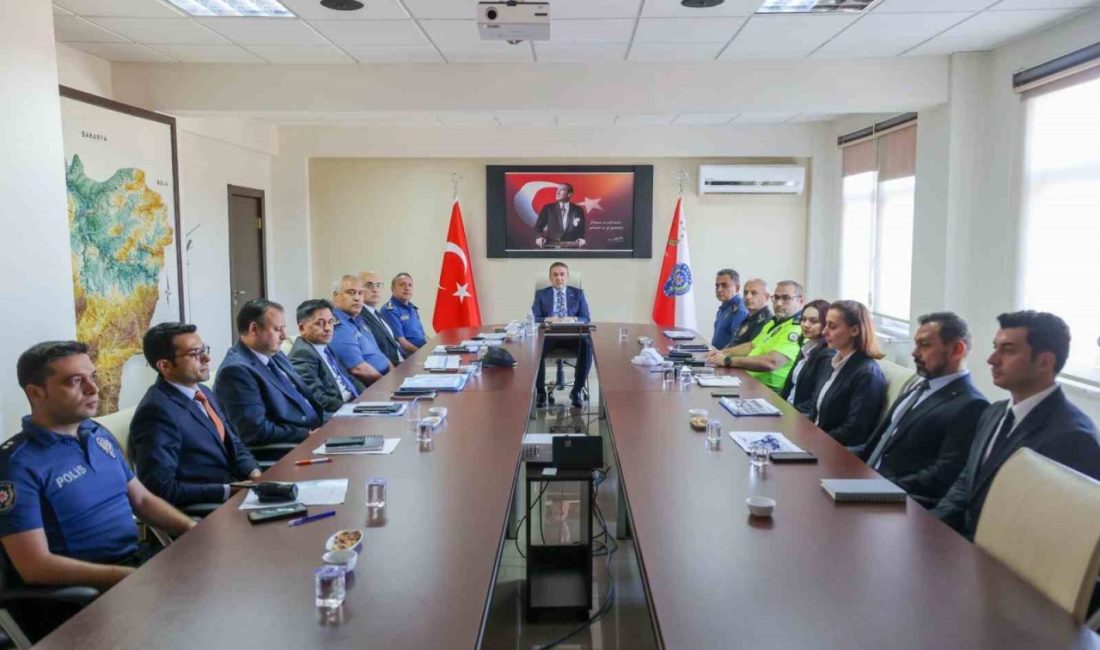 Vali Sözer, güvenlik çalışmaları hakkında bilgi aldı Bilecik Valisi Faik Oktay Sözer, İl Emniyet Müdürlüğü’nü ziyaret ederek