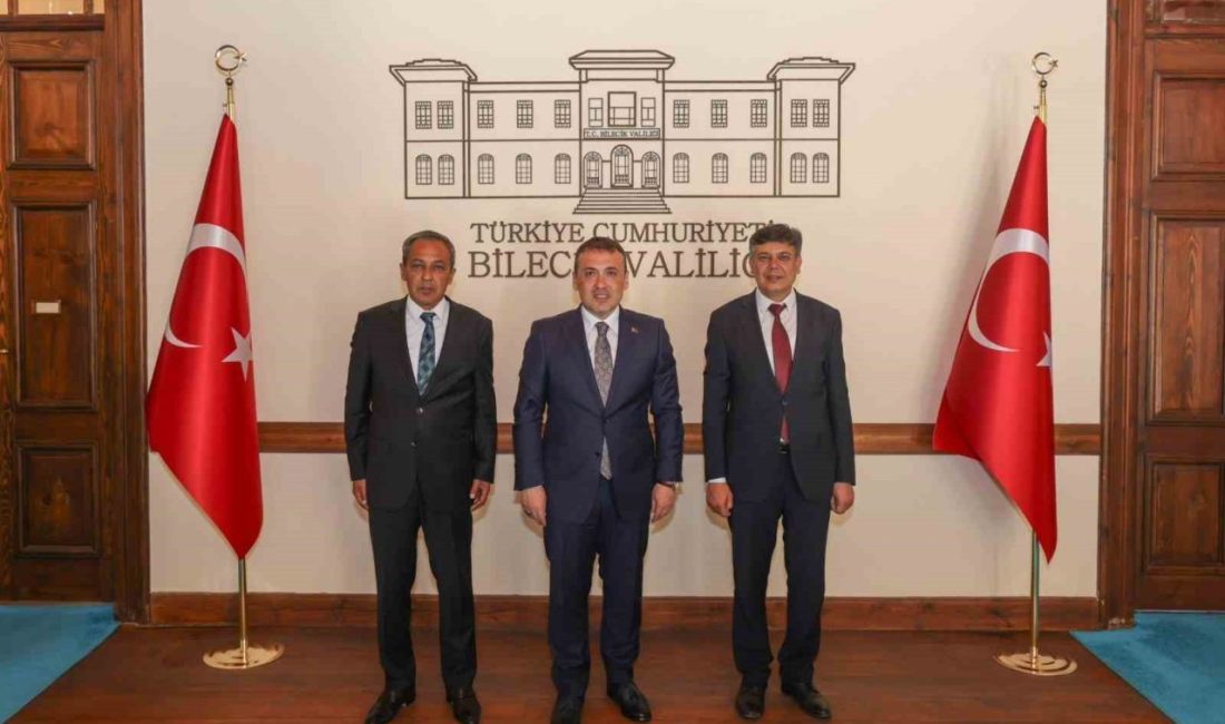 Vali Sözer’e hayırlı olsun ziyaretleri sürüyor Cumhurbaşkanlığı kararıyla Bilecik Valiliği görevine atanan İstanbul Beykoz Kaymakamı Faik