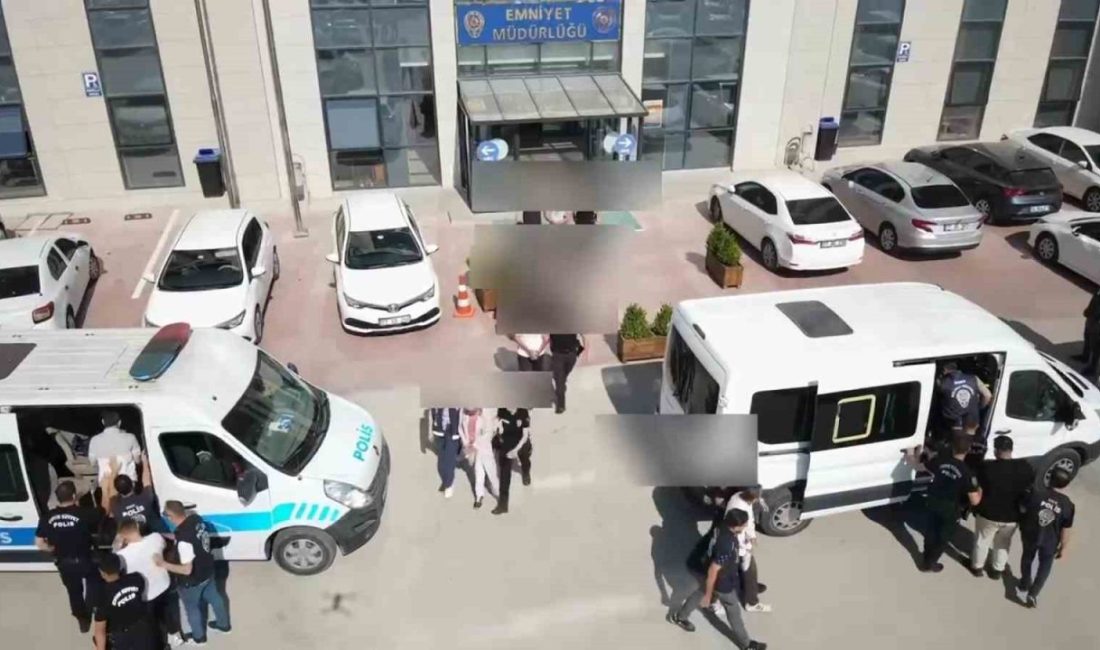 Yalova merkezli 8 ilde siber dolandırıcılık operasyonu: 7 tutuklama Yalova merkezli 8 ilde düzenlenen siber dolandırıcılık operasyonunda gözaltına alınan
