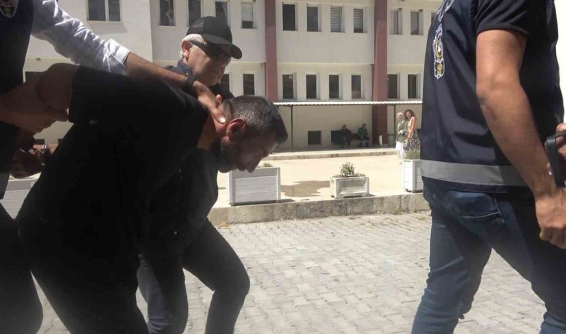 Yalova’da arkadaşını bıçaklayarak öldüren zanlı tutuklandı Yalova’nın Çınarcık ilçesinde birlikte alkol aldığı arkadaşını boğazından bıçaklayarak öldüren