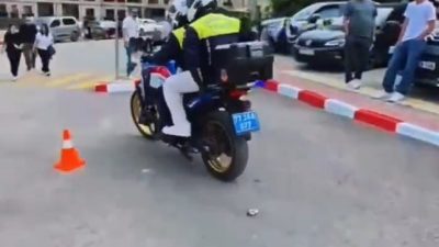 Yalova’da Yükseköğretim Kurumları Sınavı (YKS) ilk oturumuna gireceği sırada kimliğini