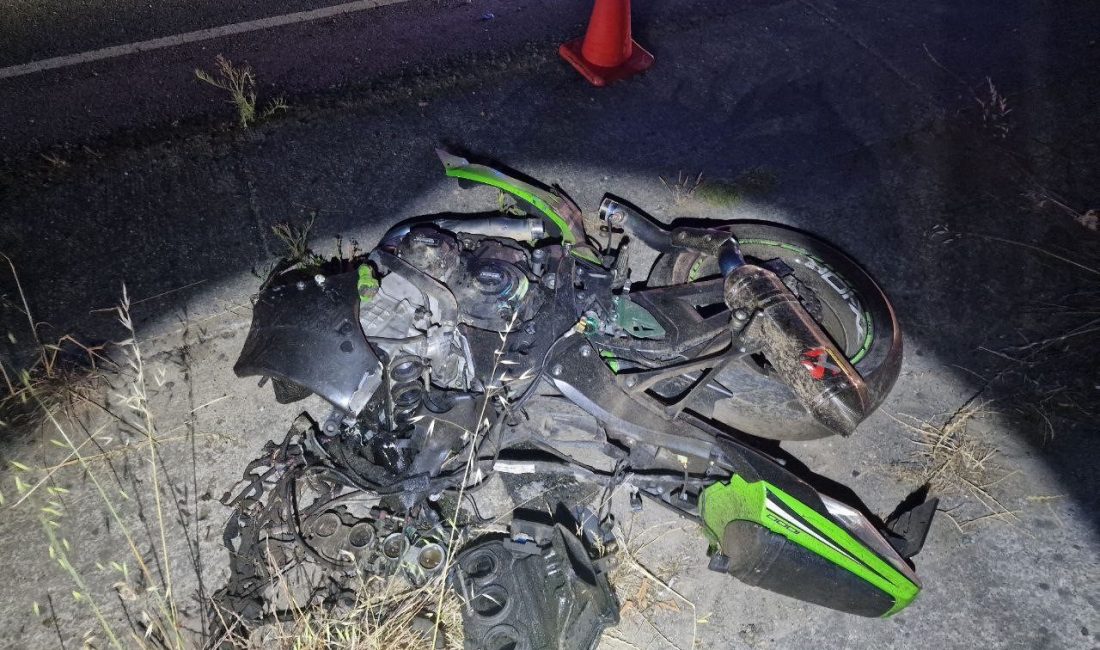 Yarış yaparken farları yanmayan otomobile çarpan motosikletler paramparça oldu: 1 ölü Sakarya’nın Karasu ilçesinde yarış yaptıkları iddia edilen motosikletliler, aynı yönde