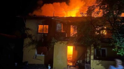 Bolu’nun Göynük ilçesinde yaşlı kadının yaşadığı 2 katlı ahşap ev,