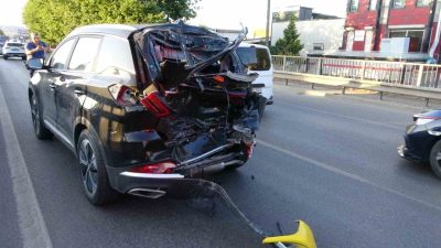 Kocaeli D-130 Karayolu’nda yeni alınan ve ambalajları dahi sökülmeyen araca