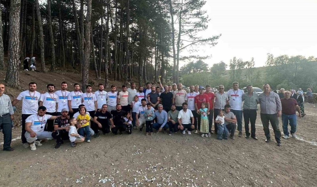 Yeniüreğil köyünde geleneksel Voleybol Turnuvası Bilecik’in Bozüyük ilçesine bağlı Yeniüreğil köyünde her yıl geleneksel olarak