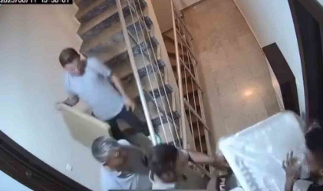 Yetkili servisin çalışanları beyaz eşya getirdi, terlik çaldı Kocaeli’de Bosch servisinin çalışanları beyaz eşya getirdikleri binadan terlik çalarak