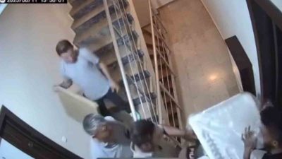 Kocaeli’de Bosch servisinin çalışanları beyaz eşya getirdikleri binadan terlik çalarak