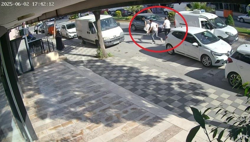 Kocali’nin Darıca ilçesinde 2 çocuğuyla yolun karşısına geçmek isteyen kadın,