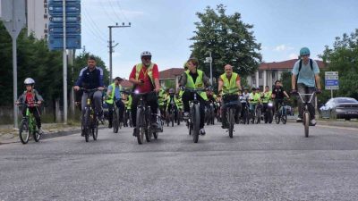 Düzce’de bisiklet tutkunları, bu yıl 10’ncusu yapılan Bisiklet Baharı’nda pedal