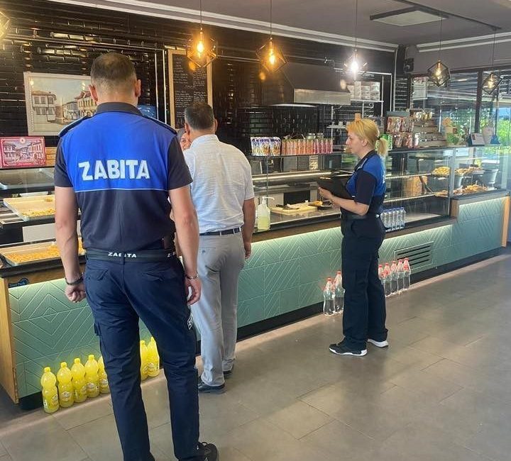 Zabıta ekiplerinden hijyen denetimi Osmaneli Belediyesi Zabıta Müdürlüğü ekipleri, ilçede faaliyet gösteren kasap, pastane