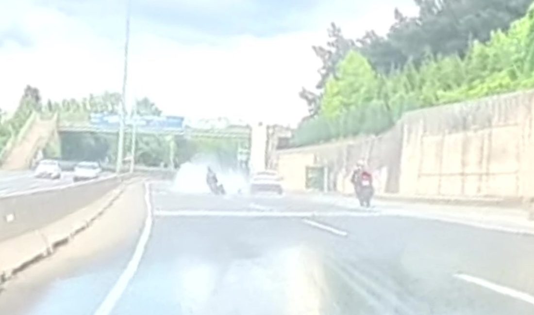 Zincirleme kaza kask kamerasına yansıdı: 3 yaralı Kocaeli D130 Karayolu’nda meydana gelen zincirleme trafik kazasında 3 kişi