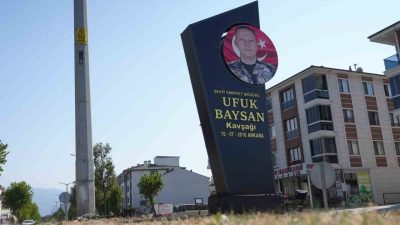 DÜZCE(İHA) – Düzce’de, belediye meclis kararı ile kavşağa 15 Temmuz