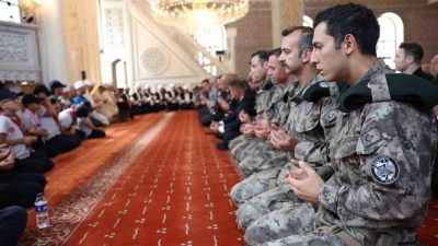 i şerif programı düzenlendi. Düzce Merkez Büyük Camii’nde 15 Temmuz