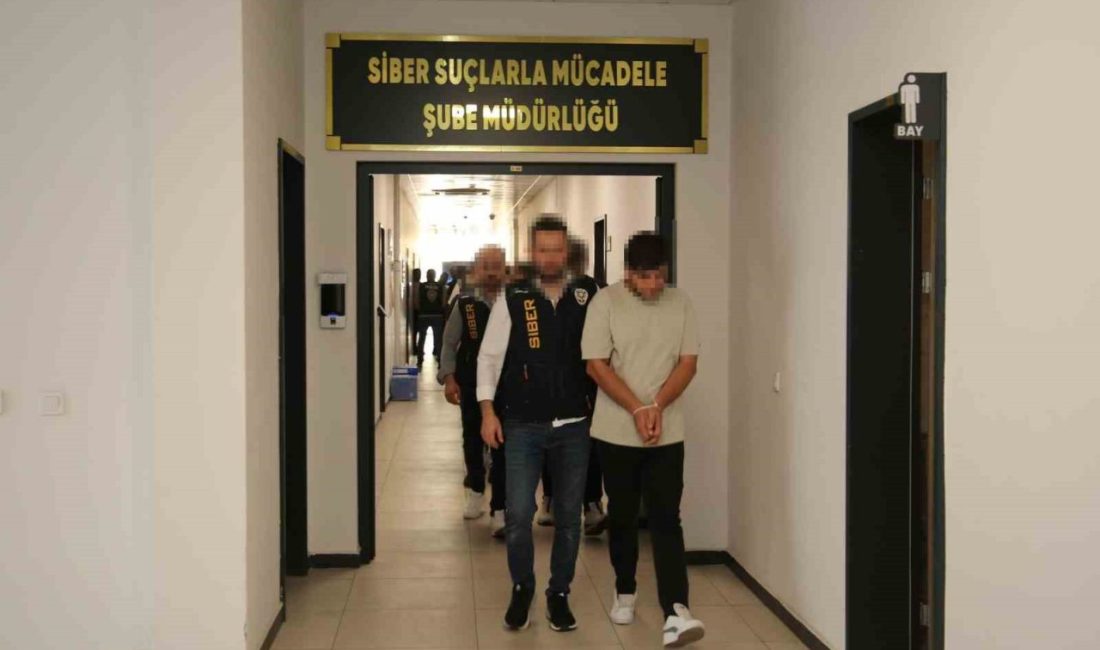 20 ilde kripto vurgunu operasyonu: 32 şüpheli gözaltına alındı Kocaeli merkezli yürütülen soruşturma kapsamında, sahte kripto uygulamasıyla vatandaşları dolandırdığı