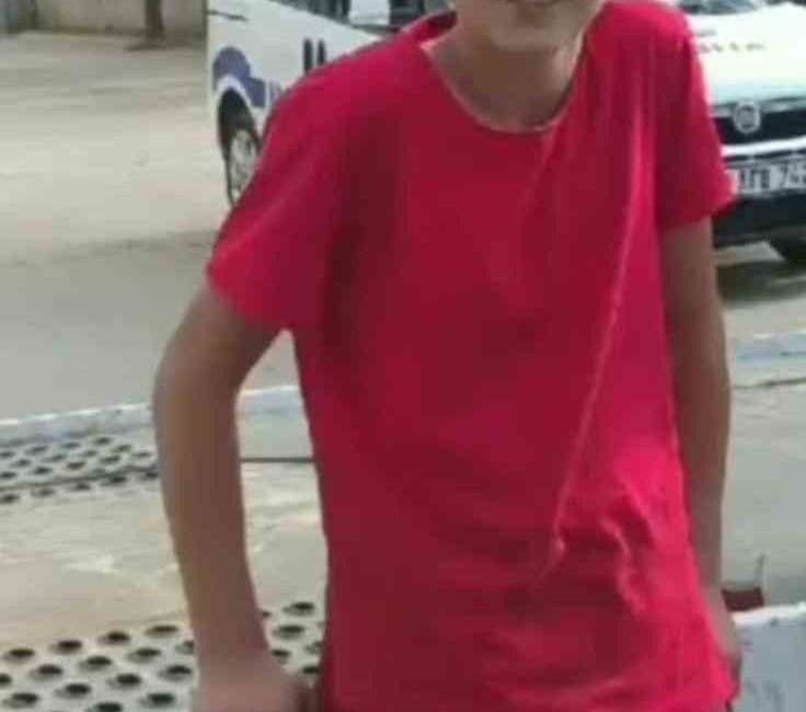 21 yaşındaki genç bıçaklanarak öldürüldü Kocaeli’nin İzmit ilçesinde 21 yaşında Ümitcan Şirin bıçaklanarak öldürüldü. Olay,